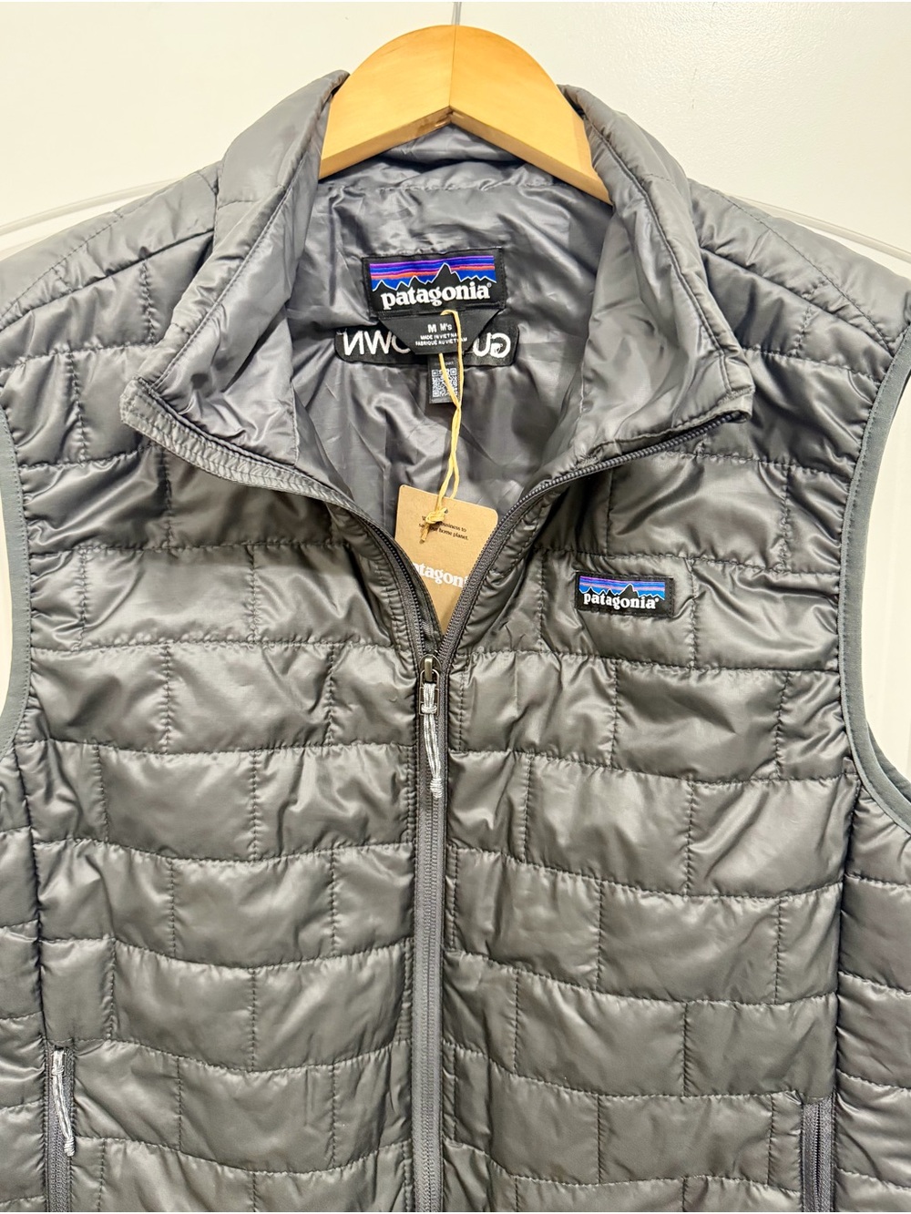 Patagonia Men's Nano Puff Vest, Forge Grey Size Medium NWT LOGO 84243 $189 MSRP - Picture 5 of 6